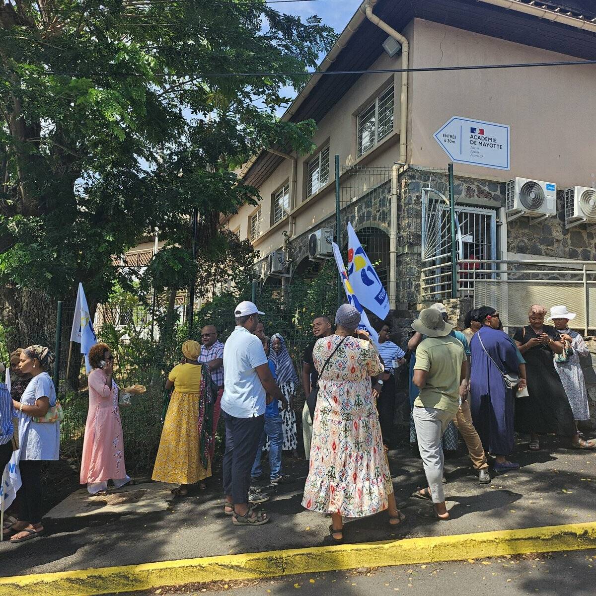 Mayotte : les enseignants se mobilisent pour défendre les accompagnants AESH