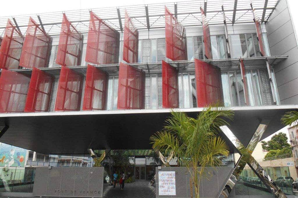 Martinique : la Cour d'appel réexamine la condamnation pour diffamation de Claude Gelbras