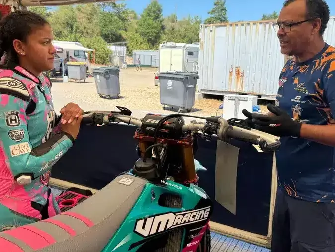 Supermotard : à 17 ans, la Réunionnaise Emma Payet décroche un podium en championnat de France