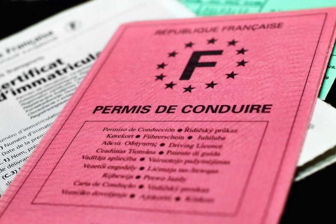Permis de conduire : le document rose disparaîtra définitivement en 2033