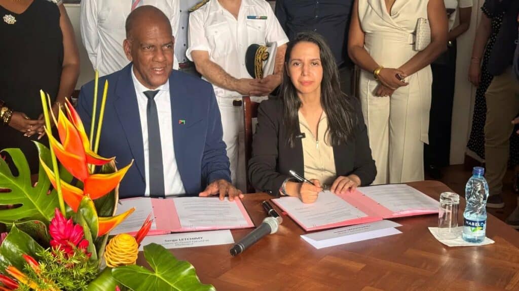 Martinique : signature d'un accord-cadre entre l'État et la CTM sur l'évolution institutionnelle