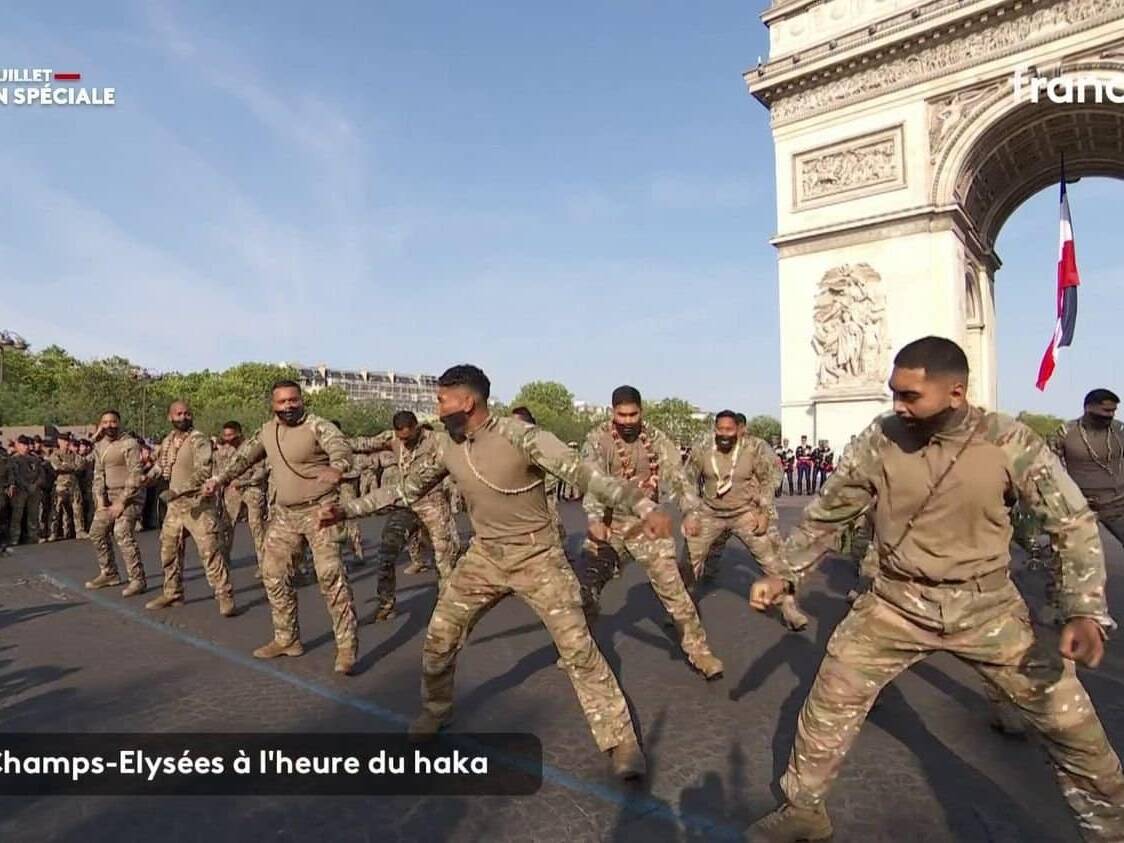 Un haka des militaires ultramarins devant l'Arc de triomphe ce 14 juillet