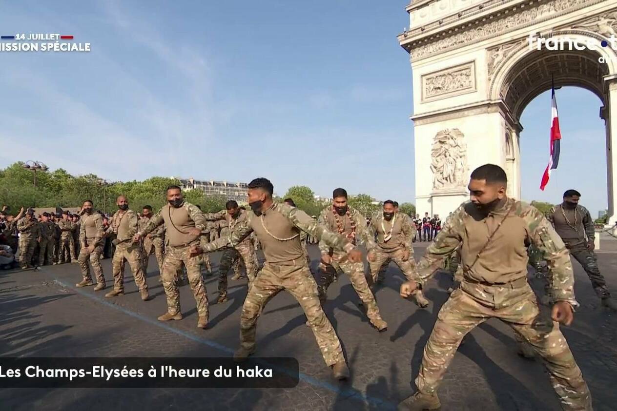 Un haka des militaires ultramarins devant l'Arc de triomphe ce 14 juillet