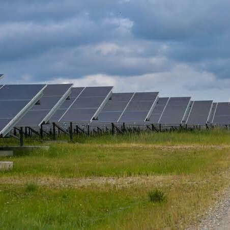 À Wallis, le solaire change d’échelle : le stockage devient indispensable à la transition énergétique