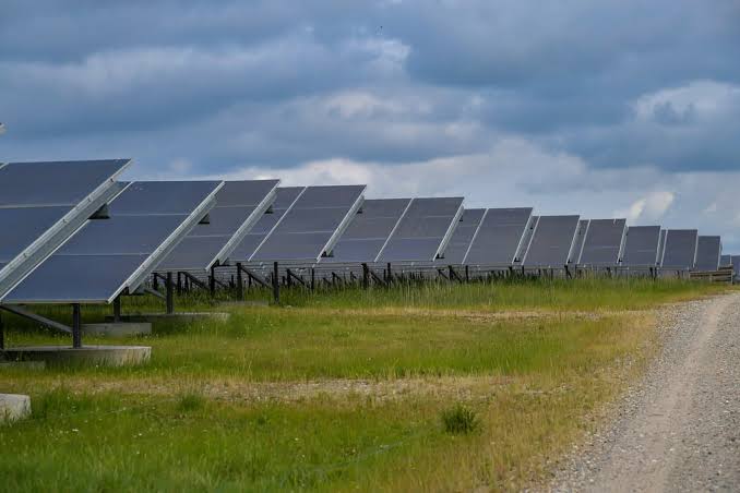 À Wallis, le solaire change d’échelle : le stockage devient indispensable à la transition énergétique