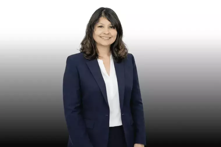 La Réunion : Djihanne Zarrouk réussit le très sélectif concours d’administrateur territorial