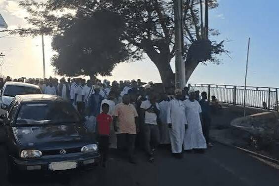 Mayotte : près de 700 personnes marchent à Tsoundzou contre la spirale des violences
