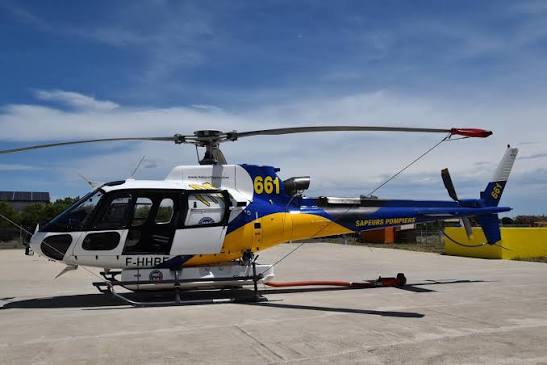 Mayotte se dote pour la première fois d'un hélicoptère bombardier d'eau contre les feux de forêt