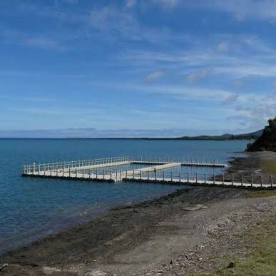 Nouvelle-Calédonie : l'enquête sur l'incendie de la piscine en mer de Koumac aboutit, un suspect convoqué devant la justice