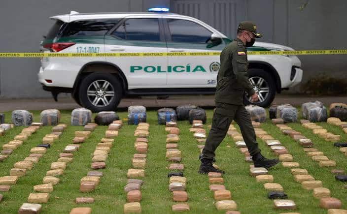 Outre-mer - pour une alliance de la France avec les Etats-Unis et le nouveau président colombien, Abelardo de la Espriella