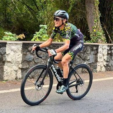 Tour cycliste de La Réunion 2026 : Claire Nedelec s'impose dans l'Ouest et reprend le maillot rose