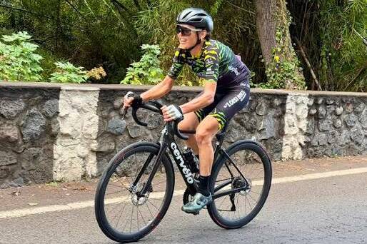 Tour cycliste de La Réunion 2026 : Claire Nedelec s'impose dans l'Ouest et reprend le maillot rose