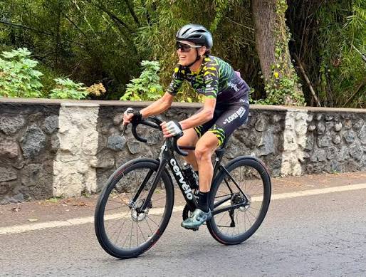 Tour cycliste de La Réunion 2026 : Claire Nedelec s'impose dans l'Ouest et reprend le maillot rose