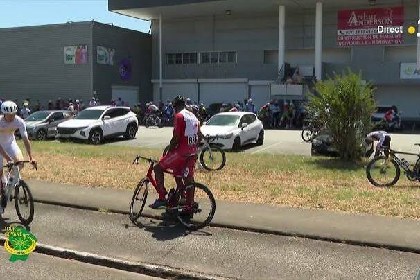 Tour de Guyane : un cycliste exclu après une bagarre en plein peloton