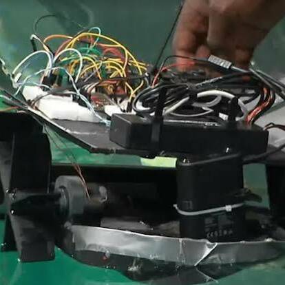 Un étudiant canadien invente un robot qui récupère le plastique grâce à l’intelligence artificielle