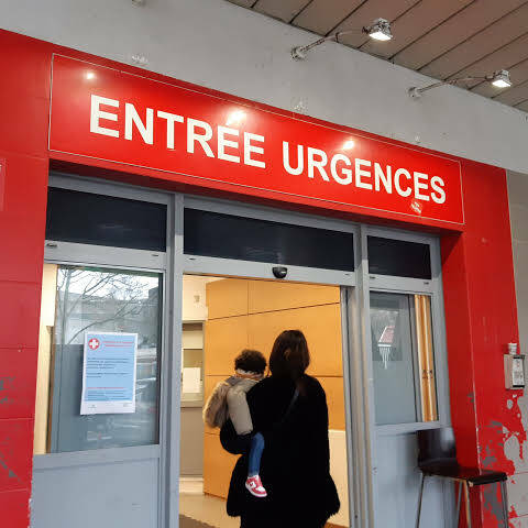Urgences saturées à La Réunion : le CHU demande d’appeler le 15 avant tout déplacement