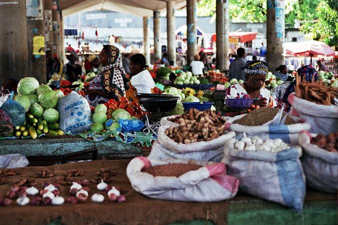 Comores : une nouvelle loi réserve plusieurs petits commerces aux seuls nationaux de naissance