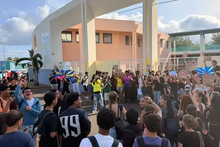 La Réunion : après les violences devant les lycées, le rectorat tente de reprendre la main