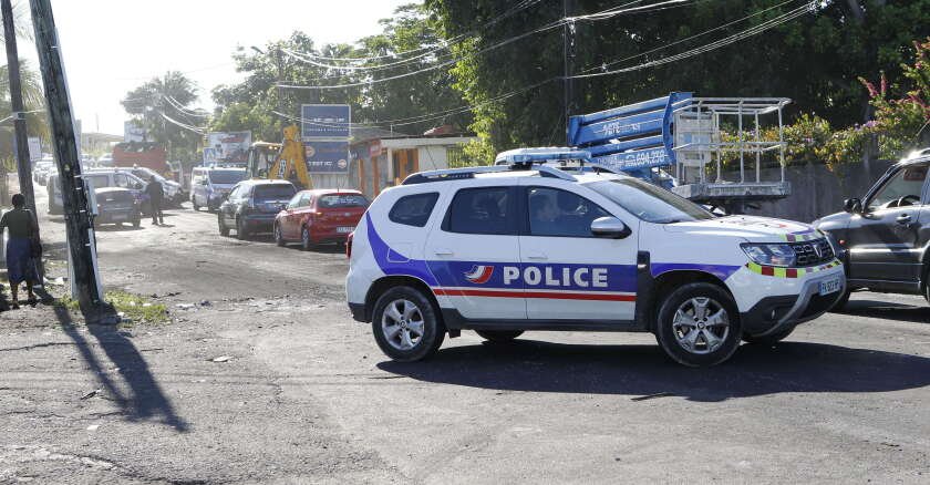 Fort-de-France : des mortiers tirés sur des policiers en marge d’un rassemblement lycéen, un suspect interpellé