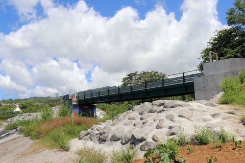 Martinique : un viaduc provisoire sécurise la liaison entre Saint-Pierre et Le Prêcheur