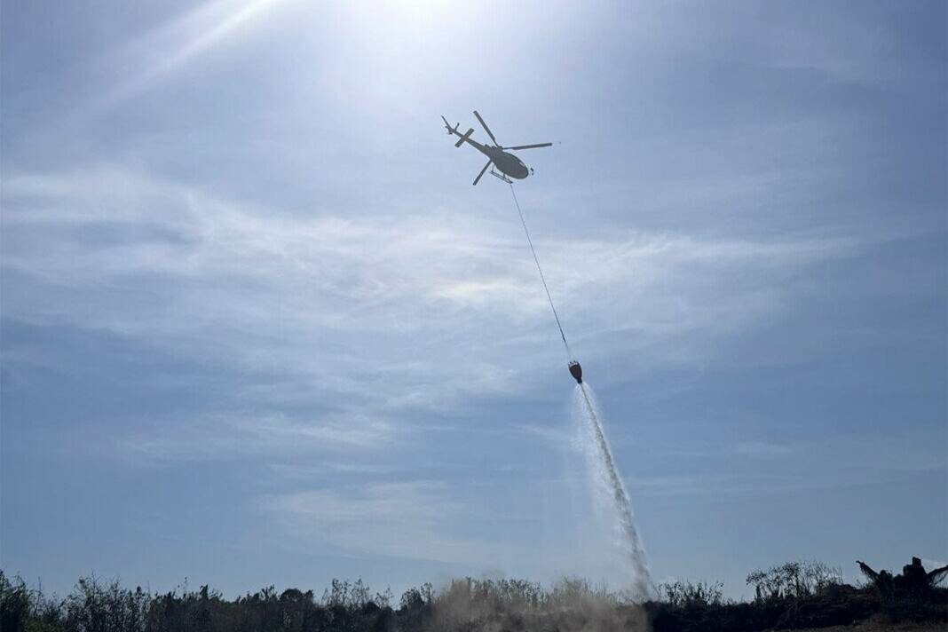 Mayotte : un hélicoptère bombardier d’eau pour renforcer la lutte contre les incendies